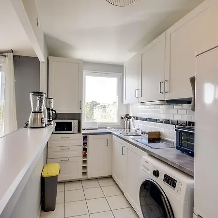 Chic Apart With Parking And Balcony Appartement Cergy
